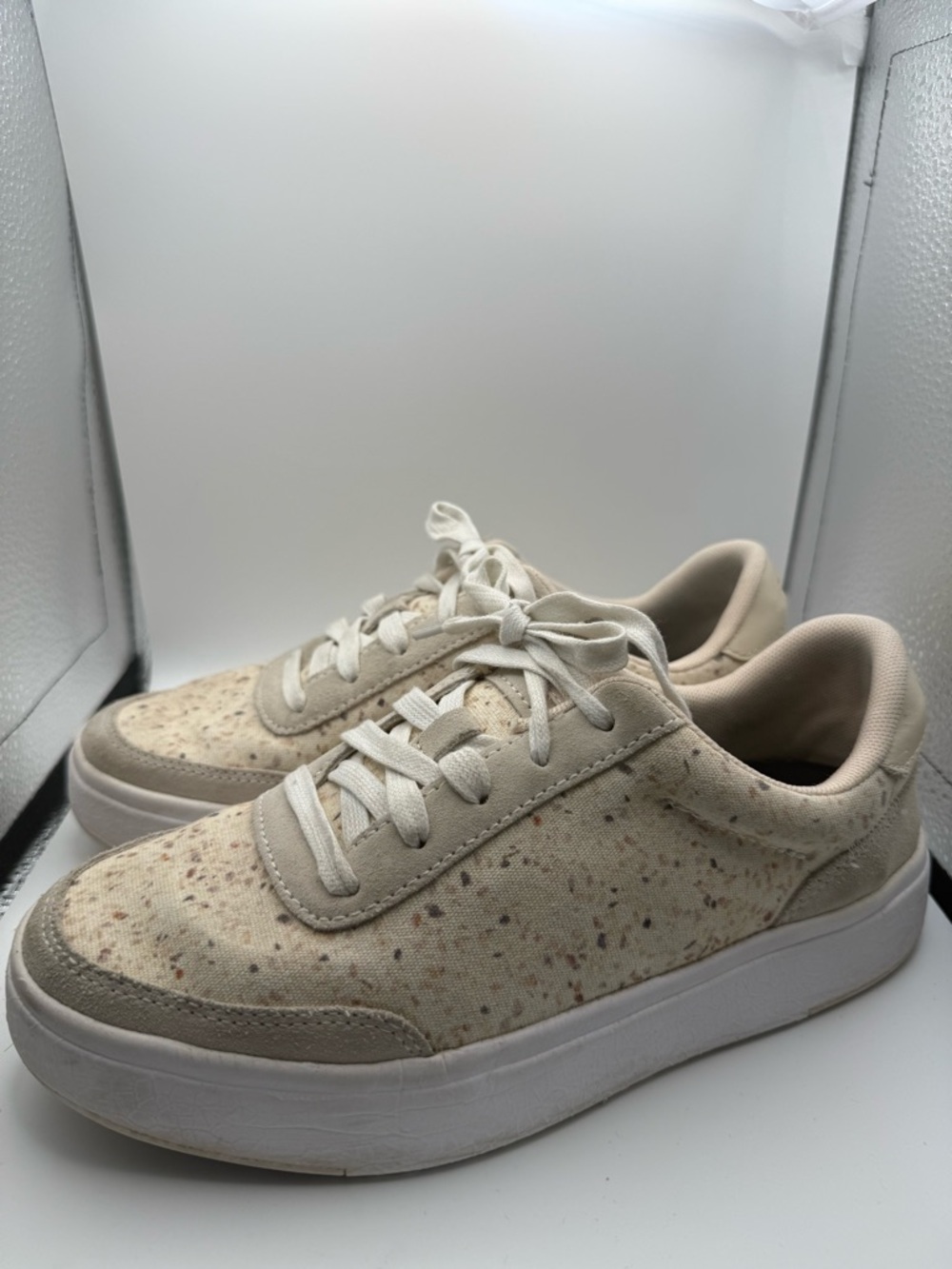 Kizik Prague‎ Shoes Women Size 7 WIDE beige Speckled Comfort Casual Sneakers